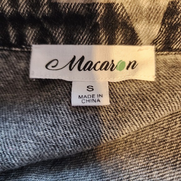 Macaron Women's Washed Black and Stars Jean Deium Shacket Snap Down Small - Picture 2 of 6